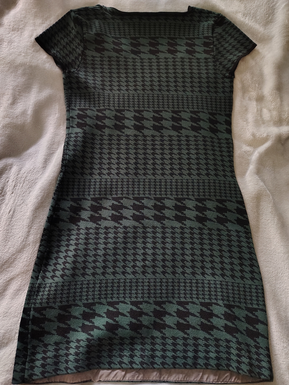 Carmen Marc Valvo Green and Black Houndstooth Knit Shift Dress